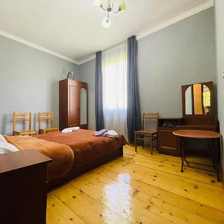 Guesthouse Am Museum Местия Екстериор снимка