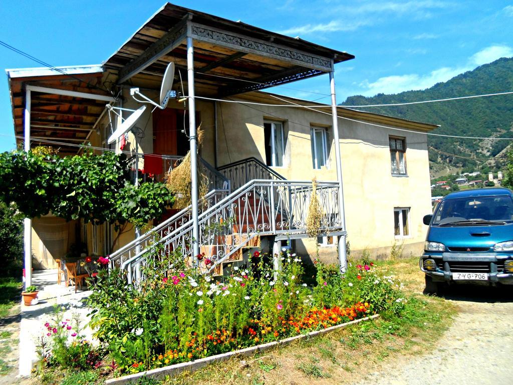 Guesthouse Am Museum Местия Екстериор снимка