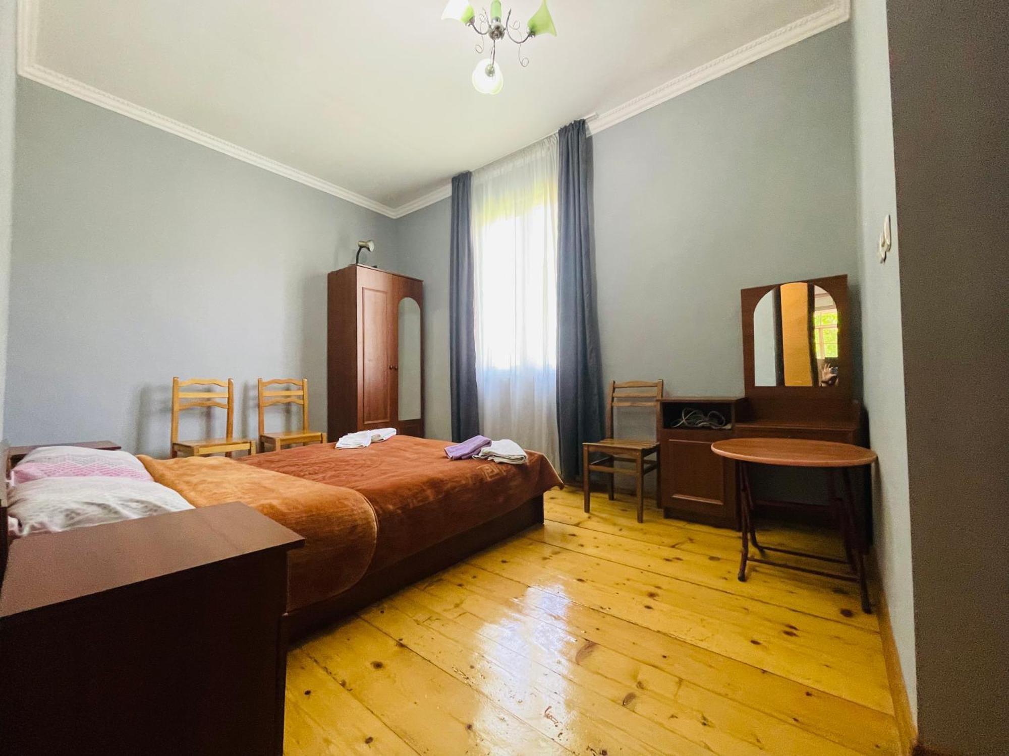 Guesthouse Am Museum Местия Екстериор снимка