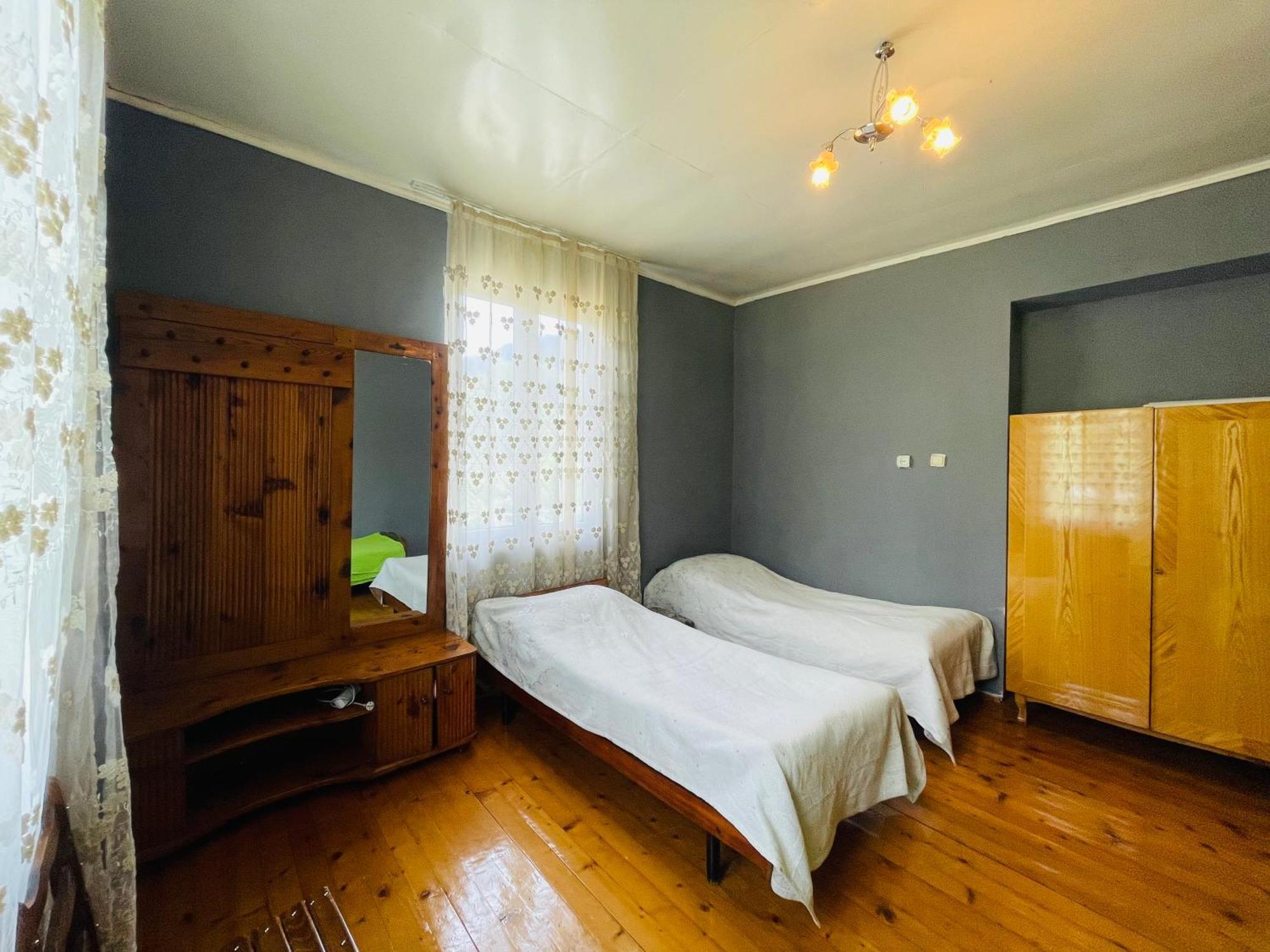 Guesthouse Am Museum Местия Екстериор снимка