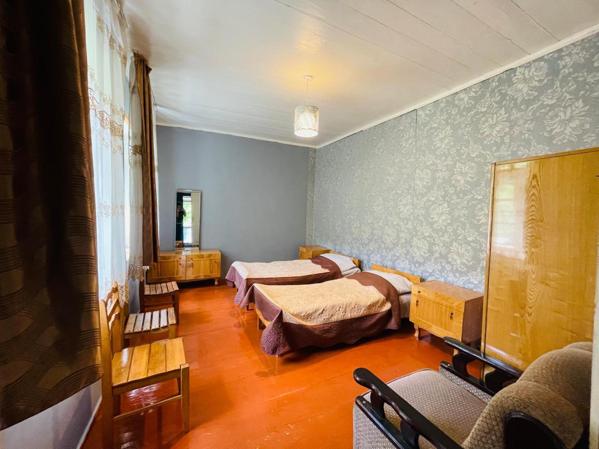 Guesthouse Am Museum Местия Екстериор снимка