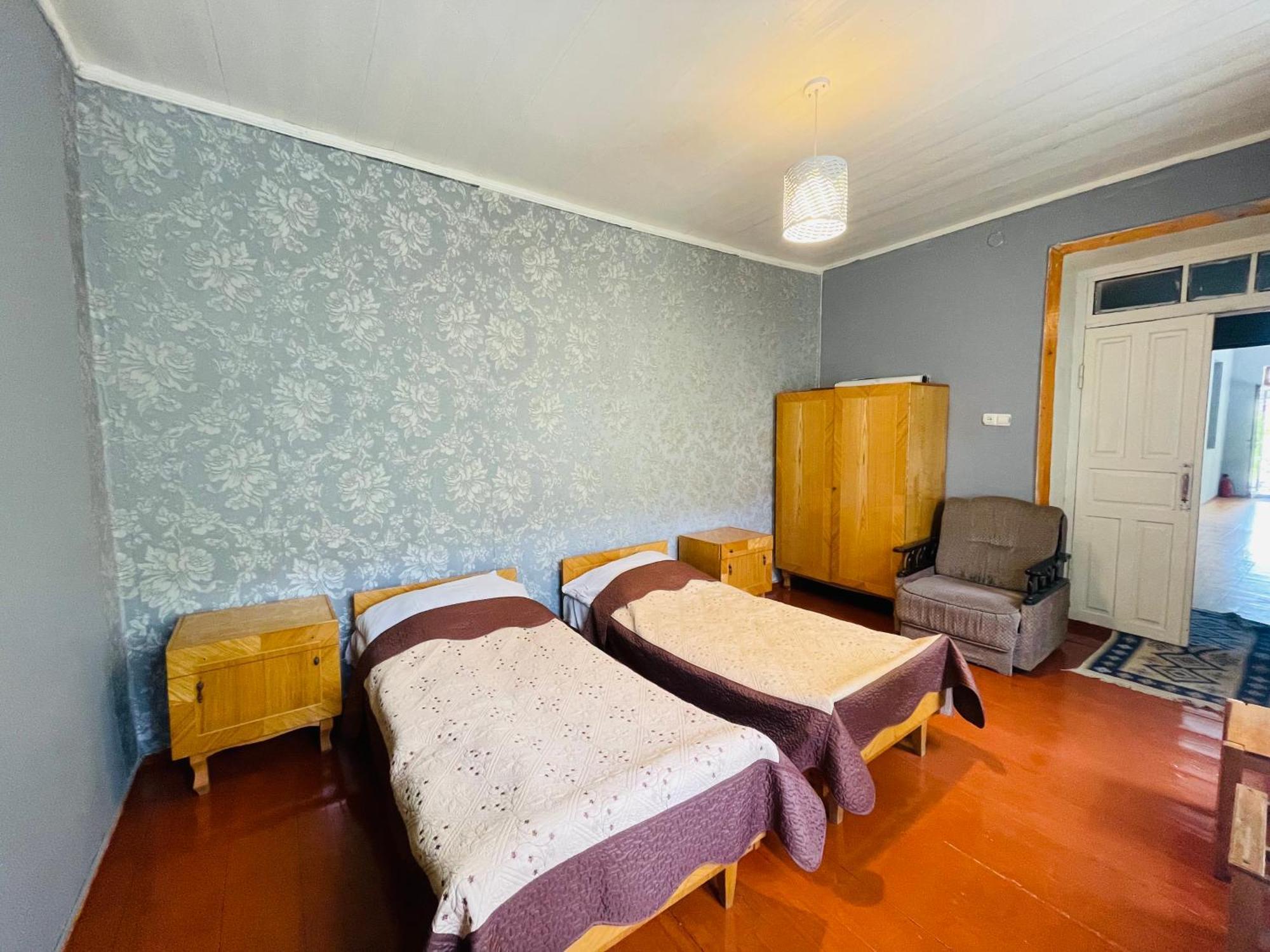 Guesthouse Am Museum Местия Екстериор снимка