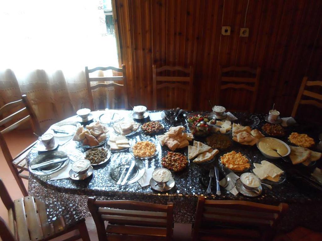 Guesthouse Am Museum Местия Стая снимка