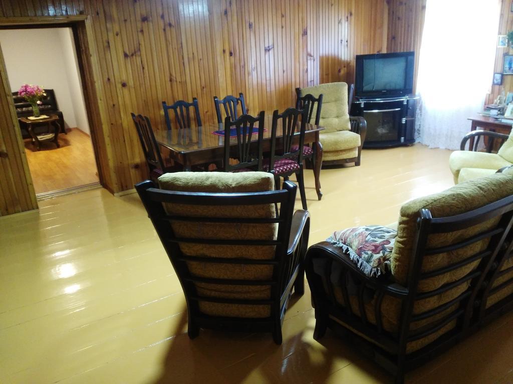 Guesthouse Am Museum Местия Екстериор снимка